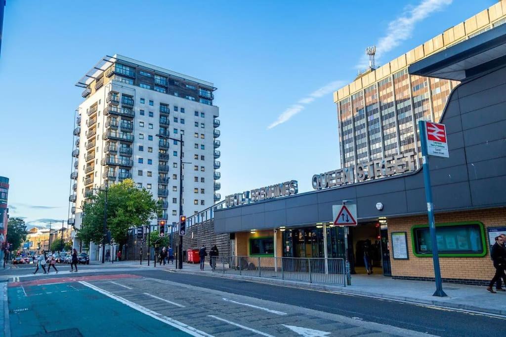 Contemporary City Centre Apartment In The Aspect Cardiff Exterior photo